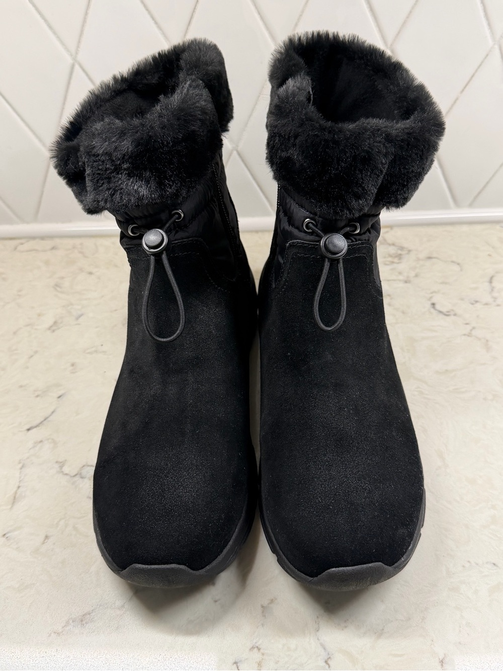 New Lands End Women’s Black Faux Fur Winter Boots NWOB Size 9.5